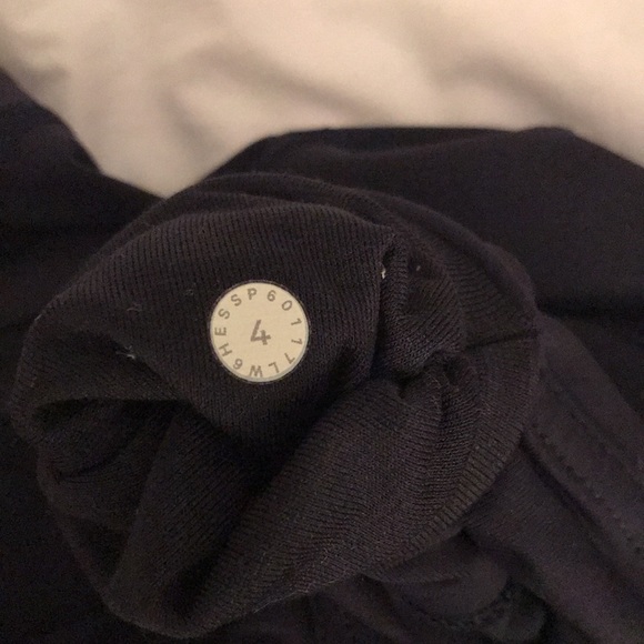 Lululemon Navy 7/8 Leggings - Picture 4 of 5